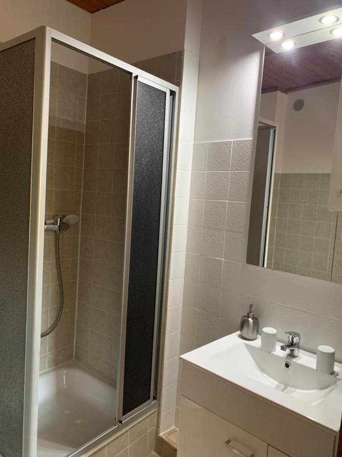Hotelzimmer Im Alten Reihenhaus Auf Der Stadtmauer บาคาราค ภายนอก รูปภาพ