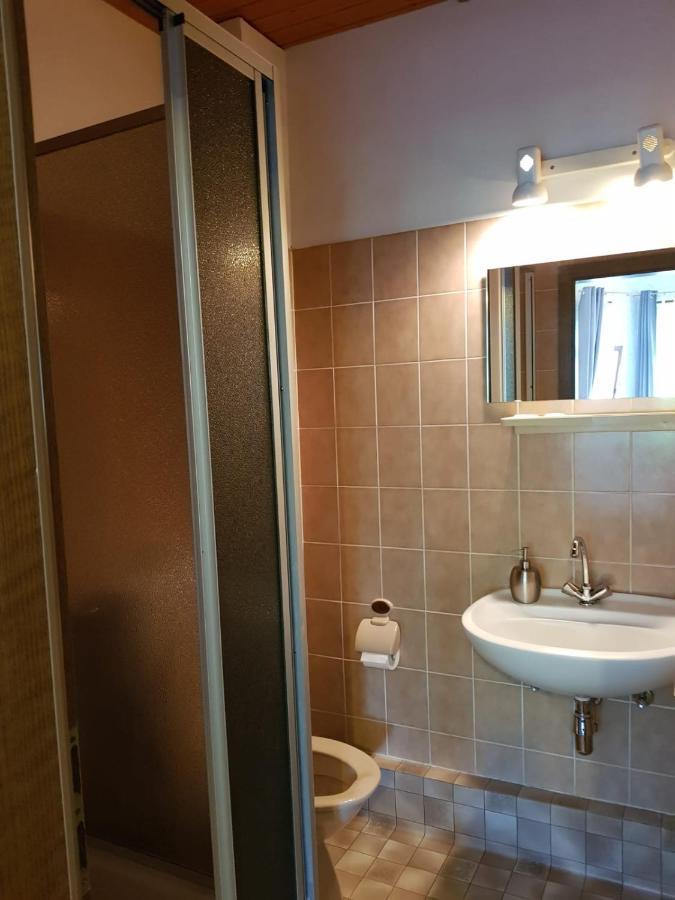 Hotelzimmer Im Alten Reihenhaus Auf Der Stadtmauer บาคาราค ภายนอก รูปภาพ